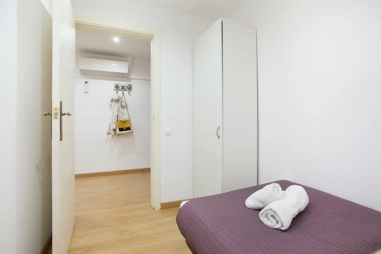 Bbarcelona Family Flat Apartment 0*, Barcelona